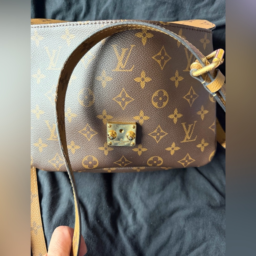 Louis Vuitton Pochette Metis reverse Monogram Crossbody Bag - Picture 12 of 16